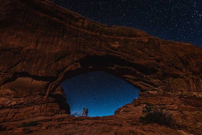 Astro-Photo, Hiking and Stargazing Tour in Arches National Park - Getting to the meeting point after sunset