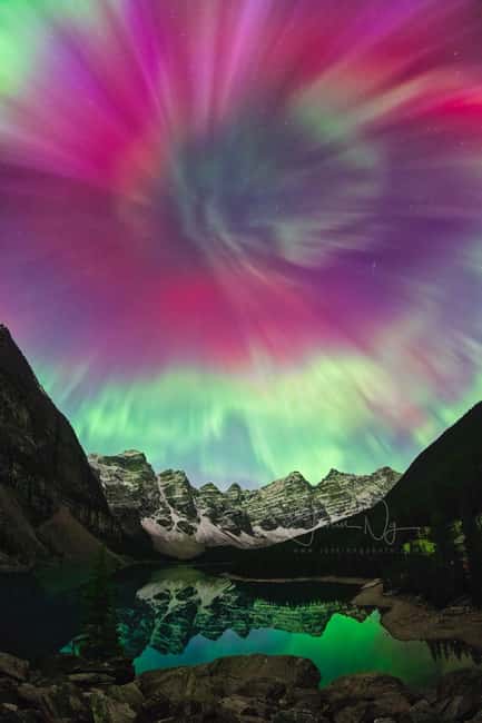 Banff OR Moraine Lake: Night Tour with possible Stargazing - Who will enjoy this most