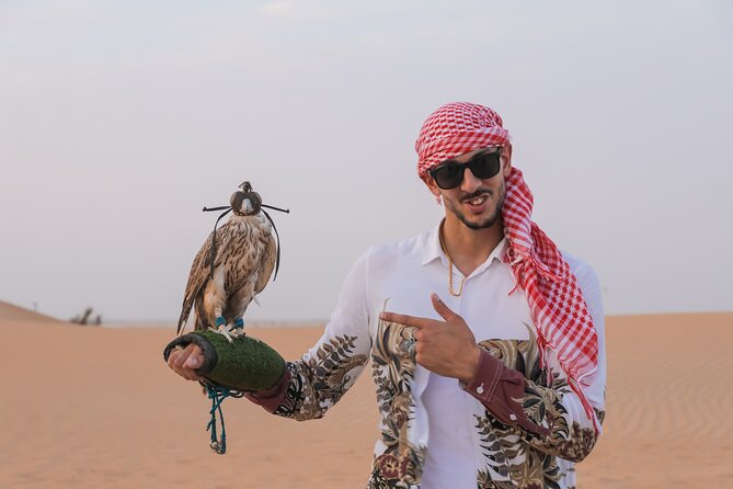 Dubai: Al Marmoom Oasis Vintage Safari: Camels, Stargazing & Meal - Group size, comfort, and practical preparation