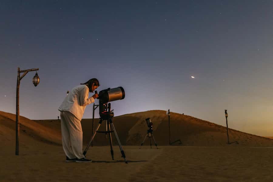 Dubai: Overnight Safari, Dinner, Stargazing & Al Khayma Camp - Red dunes, sandboarding, and 45 minutes of dune bashing