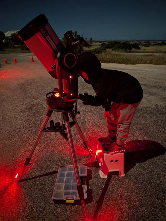 Esperance: Astronomy Night Experience - The telescope session: small groups make a real difference