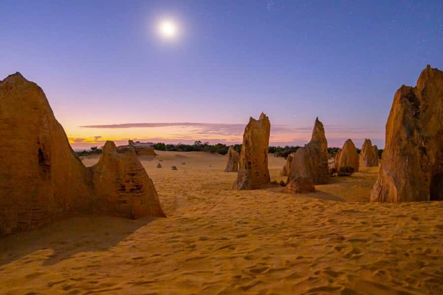 From Perth: Pinnacles Sunset and Stargazing Tour with Dinner - Stargazing with a telescope