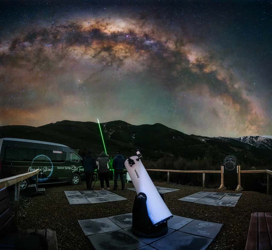 Hanmer Springs: Guided Stargazing Tour - Using the electronic telescope for distant objects