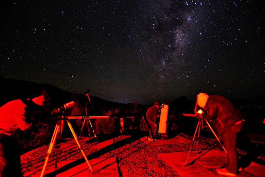 Hanmer Springs: Guided Stargazing Tour - Trying manual telescopes and astro binoculars