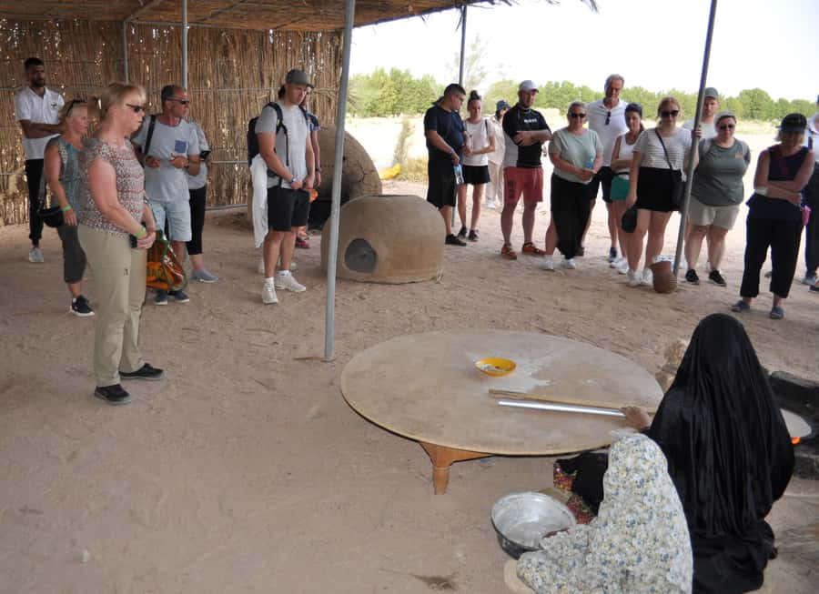 Hurghada: Horse Ride, BBQ Dinner, and Stargazing - Languages, comfort, and safety details