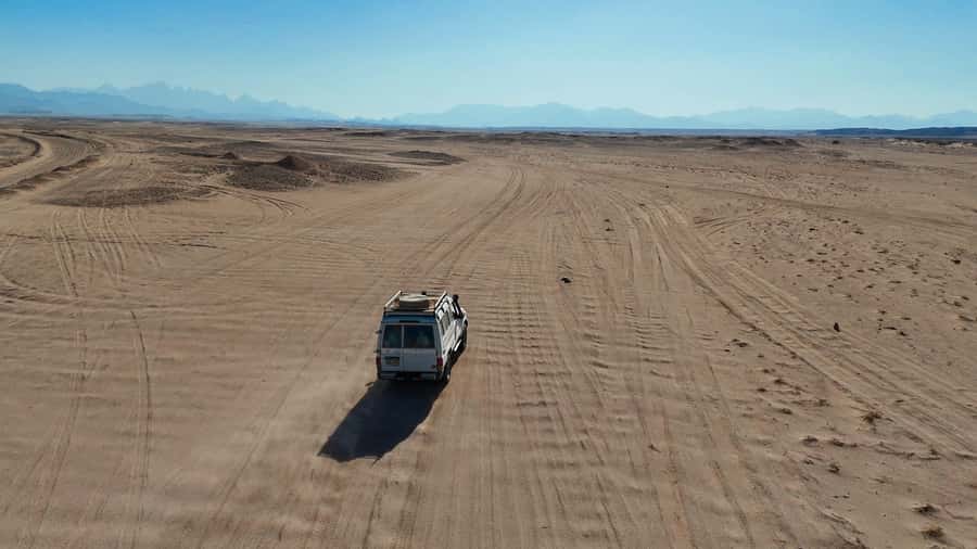 Hurghada: Star Stargazing Desert Adventure by Jeep & Dinner - The oasis farm and its small animals