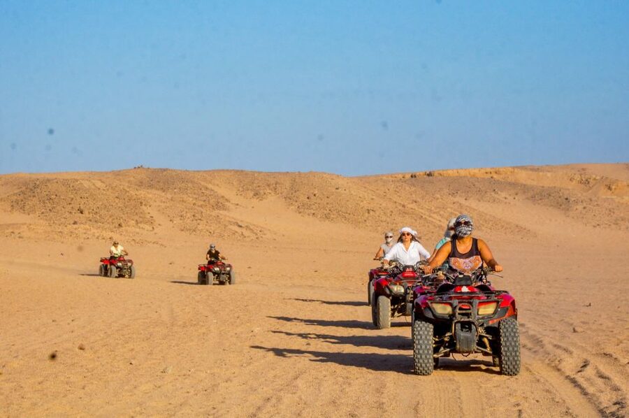 Hurghada: Sunset Quad Bike, Camel w/ Opt Stargazing and BBQ - BBQ dinner, dancing, and the evening show