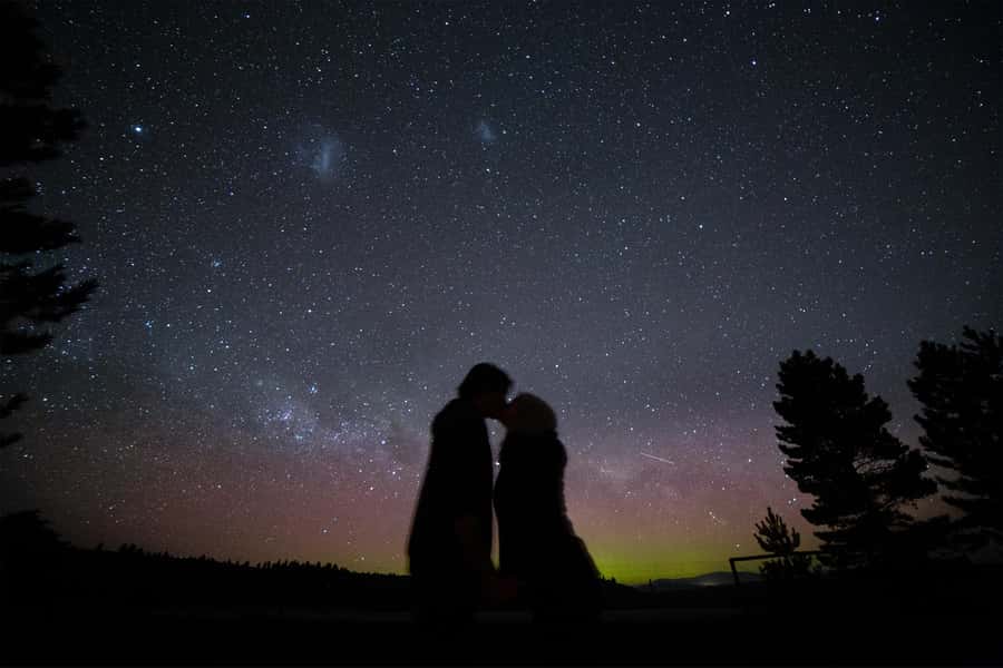 Lake Tekapo: Stargazing Experience - Hot chocolate, blankets, and the small fire at the end