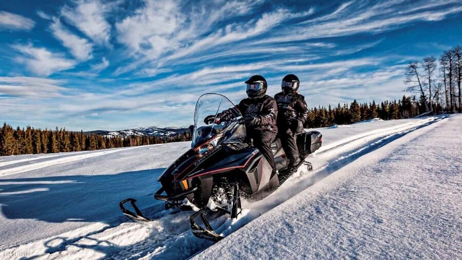 Levi: Twilight Snowmobile Safari & Stargazing Experience - Warming up inside the Finnish shelter