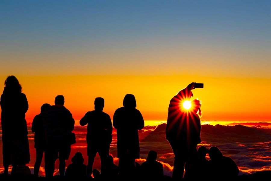 Maui: Haleakala Sunset and Stargazing Tour with Dinner - What the guide adds to the ride