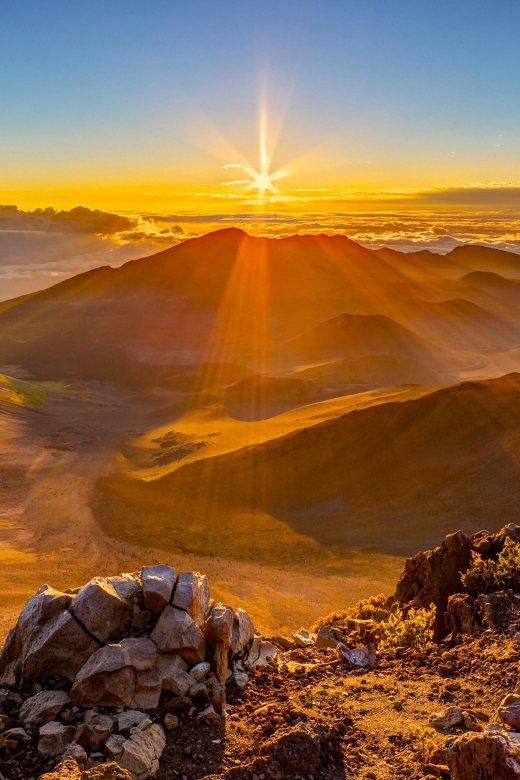 Maui: Haleakala Sunset and Stargazing Tour with Dinner - From Upcountry roads to the national park