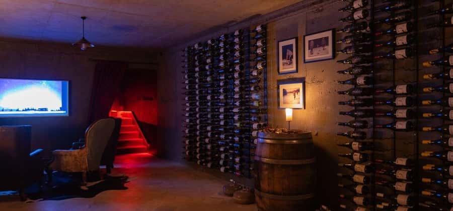 Mount Cook, Lake Pukaki: Billion Star Dining - Starting with a welcome drink in the wine cellar
