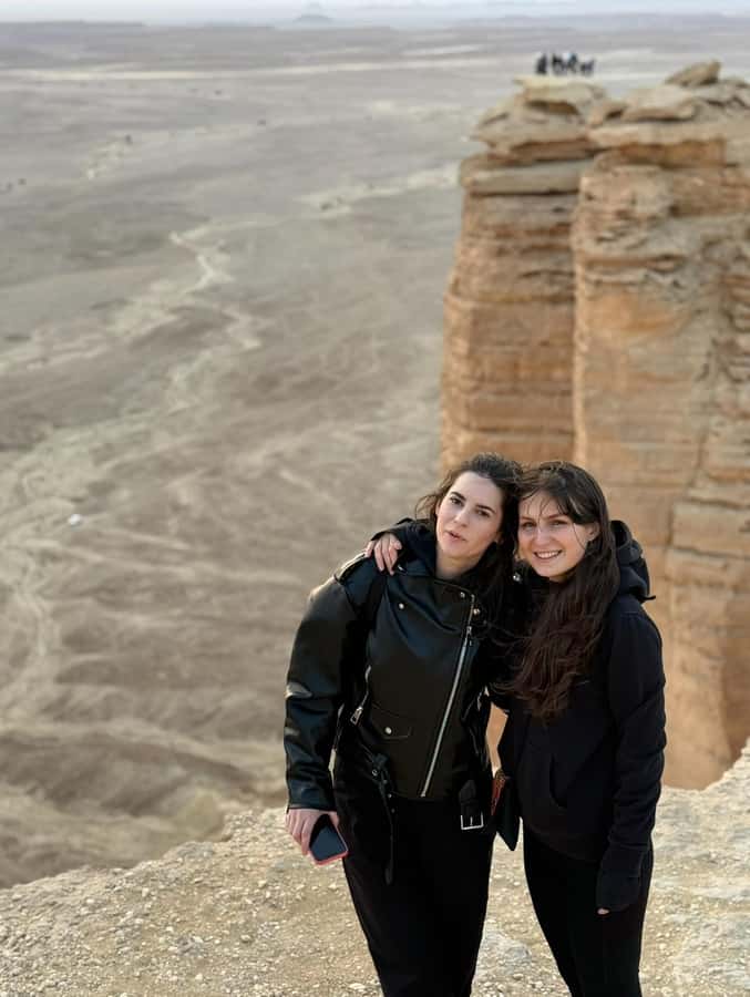 Riyadh: Edge Of The World, camels &Stargazing with 4x4 - What the sunset stop feels like