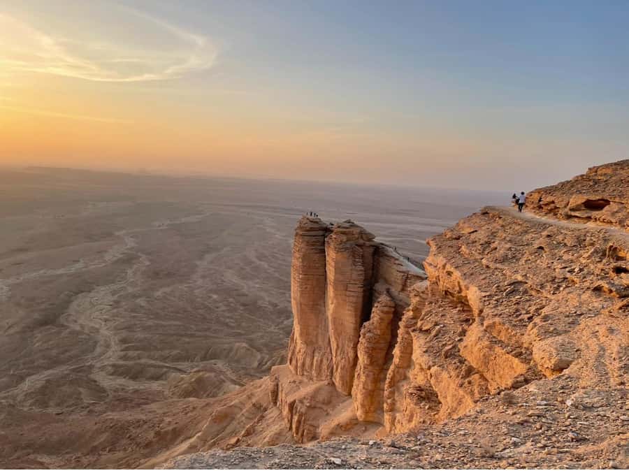 Riyadh: Edge Of The World, camels &Stargazing with 4x4 - The 4x4 ride is part of the attraction