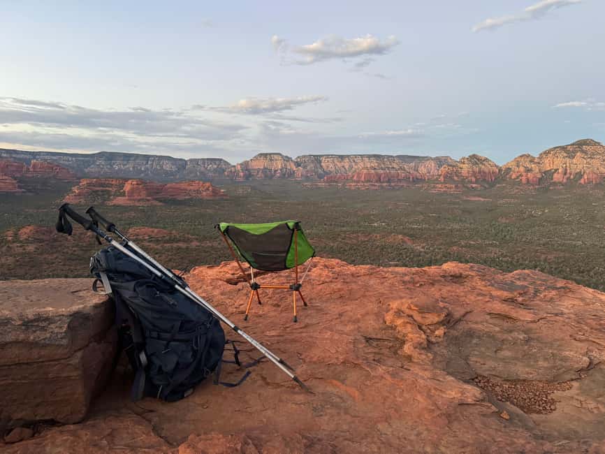 Sedona Night Hike and Stargazing Tour - Searching for blue-green scorpions