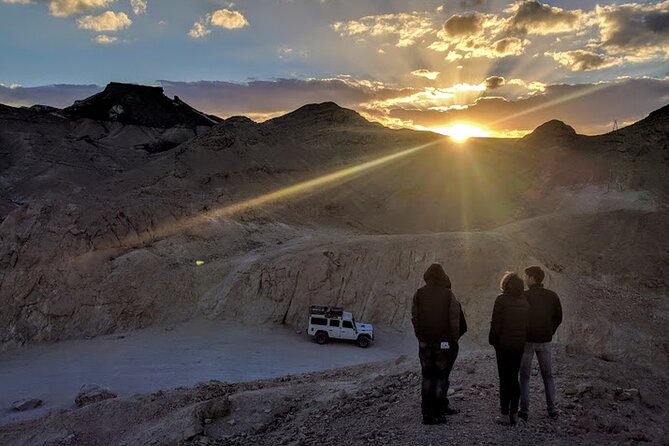 Sunset time Ramon Crater Jeep tour, bonfire and stargazing - Mount Gvanim at golden hour
