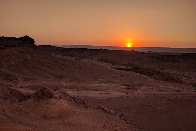 Sunset time Ramon Crater Jeep tour, bonfire and stargazing - A bonfire in the crater after dark