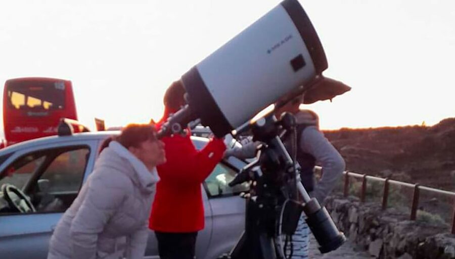 Tenerife: Sunset Night Tour and Stargazing at Teide + Dinner - The ride from southern Tenerife into the park